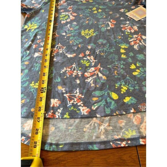 🌼5for$25🌼 LulaRoe Women’s Floral Tshirt. Size Medium. New. - Picture 4 of 5
